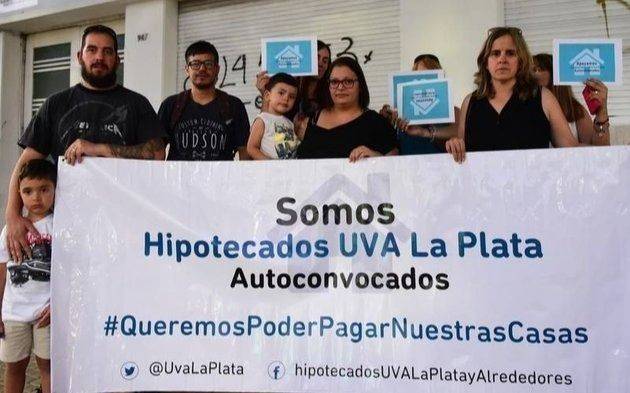 Hipotecados UVA denuncian que "sólo beneficia a los bancos" el proyecto que tratará Diputados