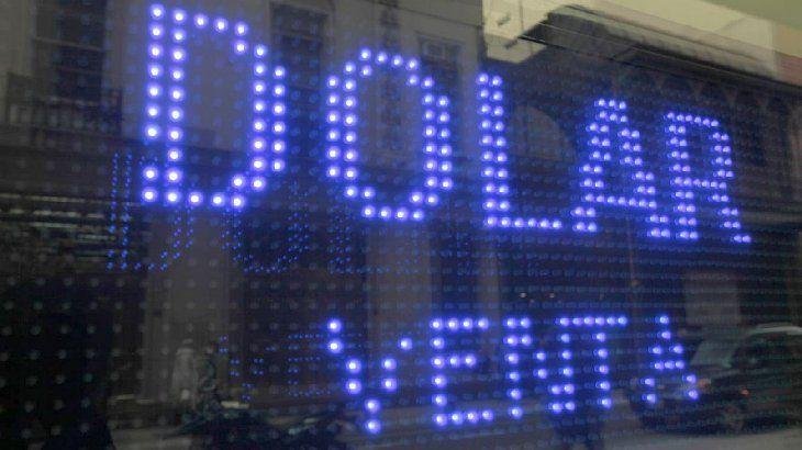 El blue pegó otro salto y se acercó a los 500 pesos
