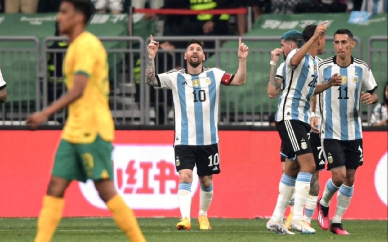 ¡Vamos campeón! Con un golazo de Messi y otro de Pezzella, Argentina derrotó 2 a 0 a Australia en Beijing