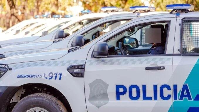 Detuvieron y acusaron por robo a cuatro policías