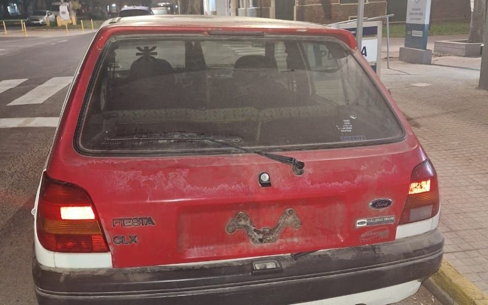  Cayó en La Plata el "vendedor ambulante verde": salía en su auto a vender marihuana en la calle