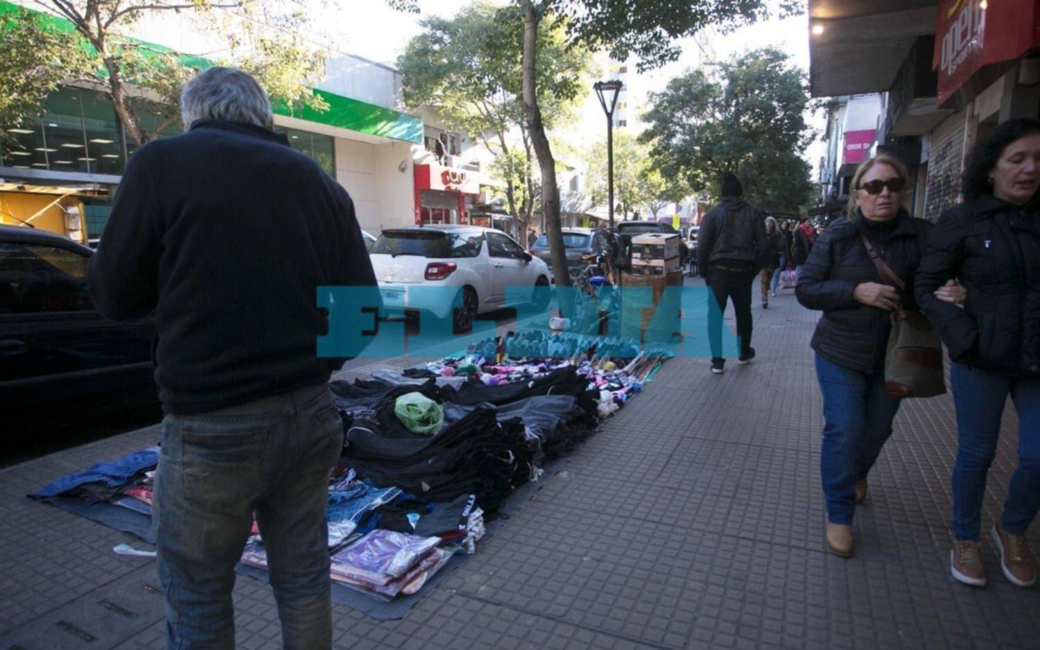 Los centros comerciales de La Plata tendrán un refuerzo de seguridad con policías a pie