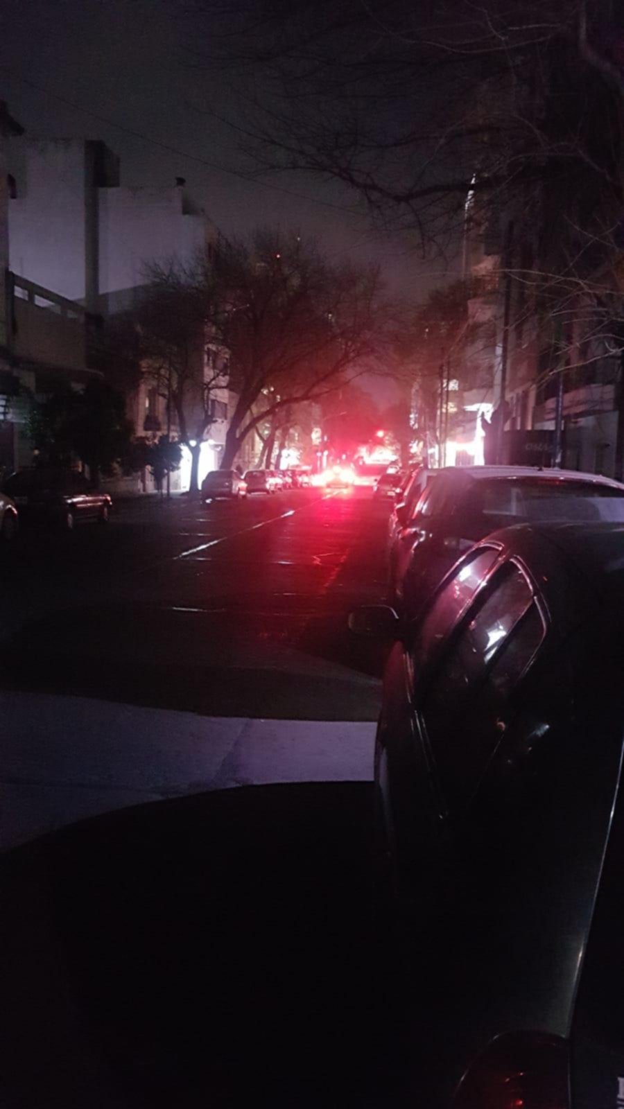Sin iluminación en un tramo céntrico de calle 6