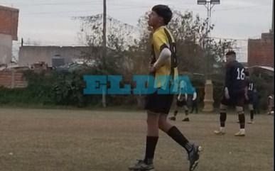 En busca del sueño del pibe: juega al fútbol en Berisso, lo llamaron de Italia para probarse y pide ayuda para viajar