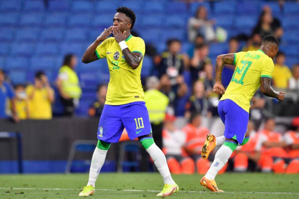 Mientras espera por un nuevo DT, Brasil goleó a Guinea 4-1