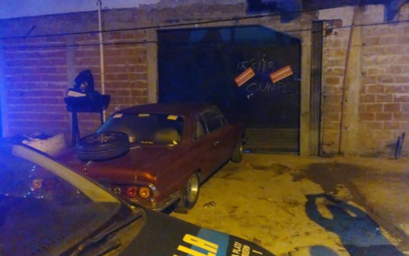 Taller mecánico de día, boliche de noche: clausuran galpón en Barrio Aeropuerto