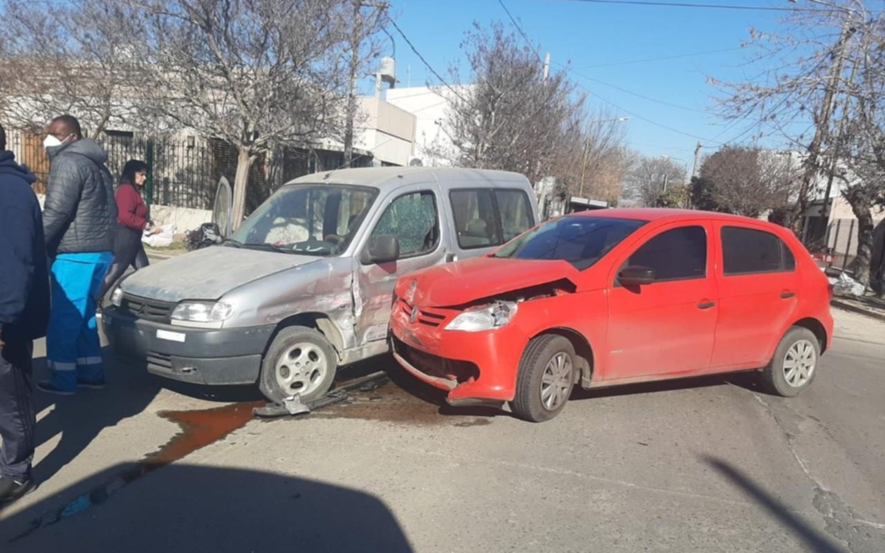 Berisso: un herido tras colisión de auto y camioneta