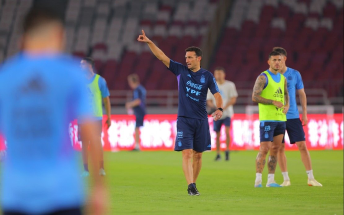 La Selección Argentina se entrenó de cara al partido ante Indonesia