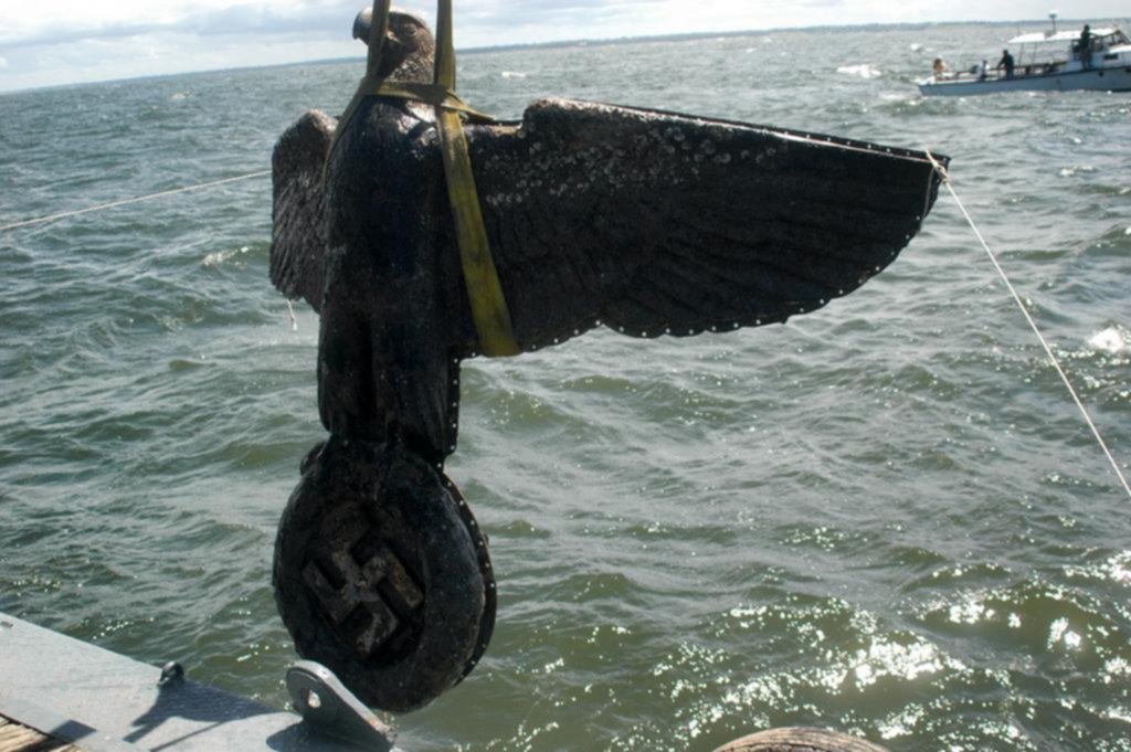 Uruguay no convertirá en paloma de la paz el águila de un buque nazi