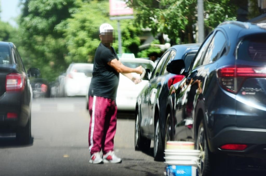 Cuidacoches se expanden a la calle 42 de 10 a 13