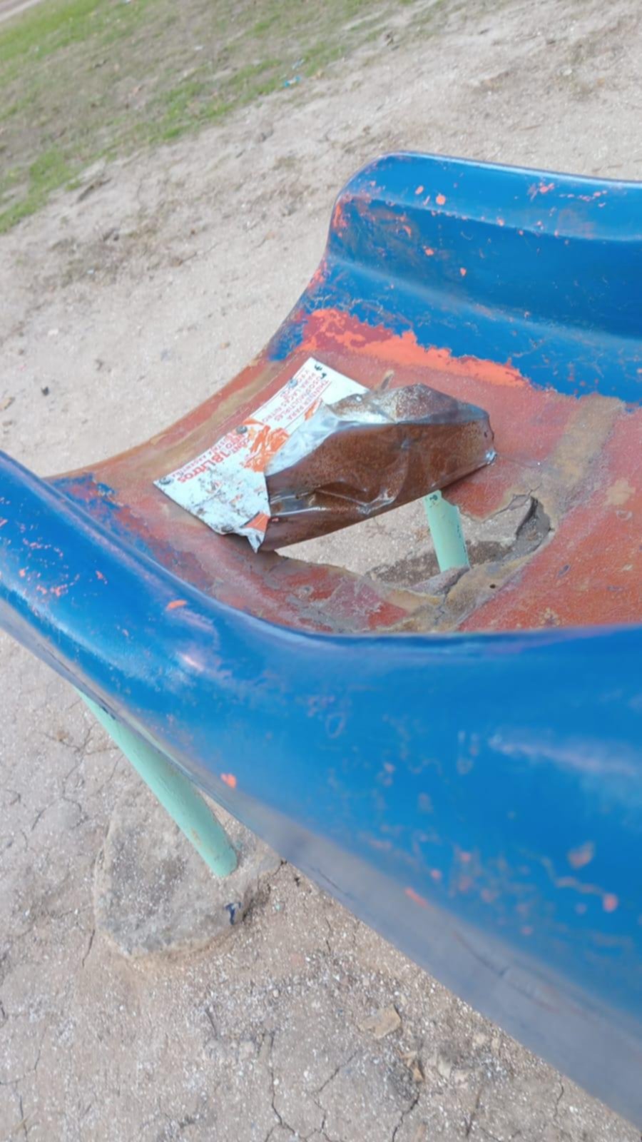 Peligro con el tobogán de Parque Castelli