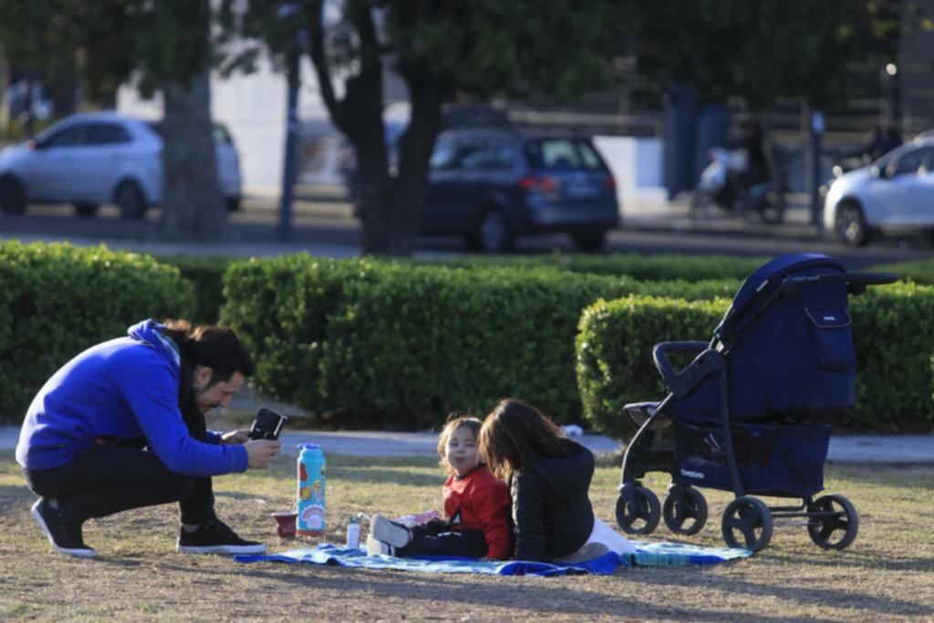 El frío no frenó los paseos al aire libre para celebrar el Día del Padre en la Ciudad