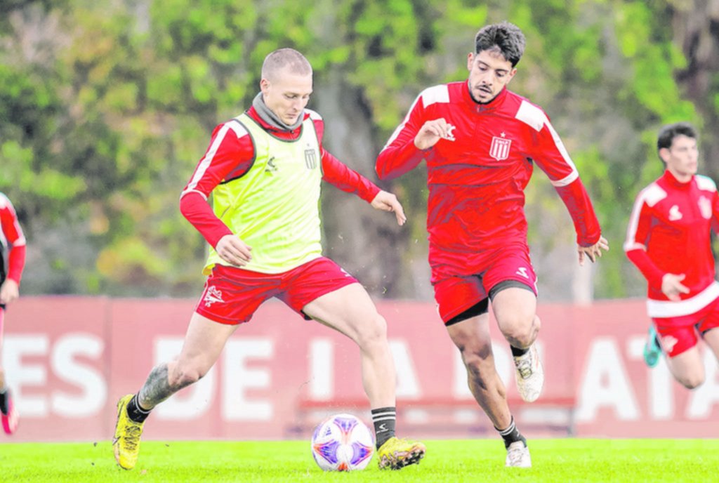 Vuelve Ascacibar y Domínguez debe decidir quién sale