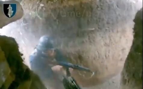VIDEO SENSIBLE. Escalofriante: así soldados ucranianos fusilan a combatientes rusos en una trinchera
