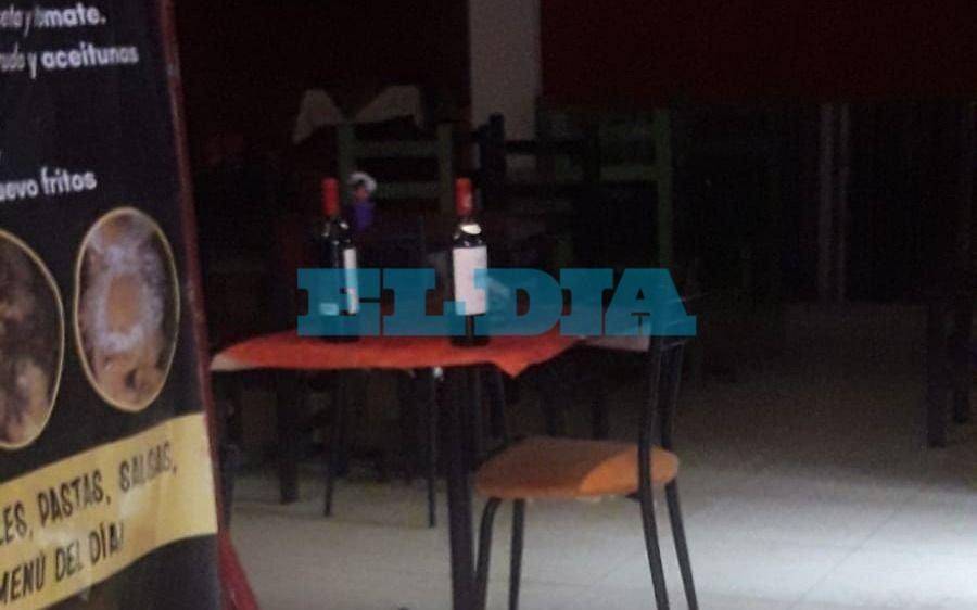 Un bodegón de La Plata en modo "far west": montan guardia porque los ladrones "vuelven todas las noches"