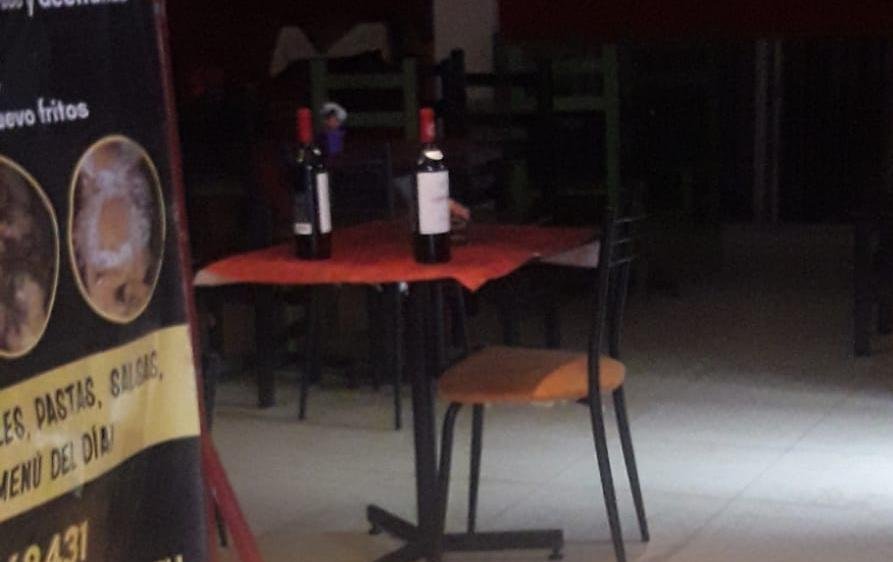 Para evitar robos, en un local se quedan a dormir