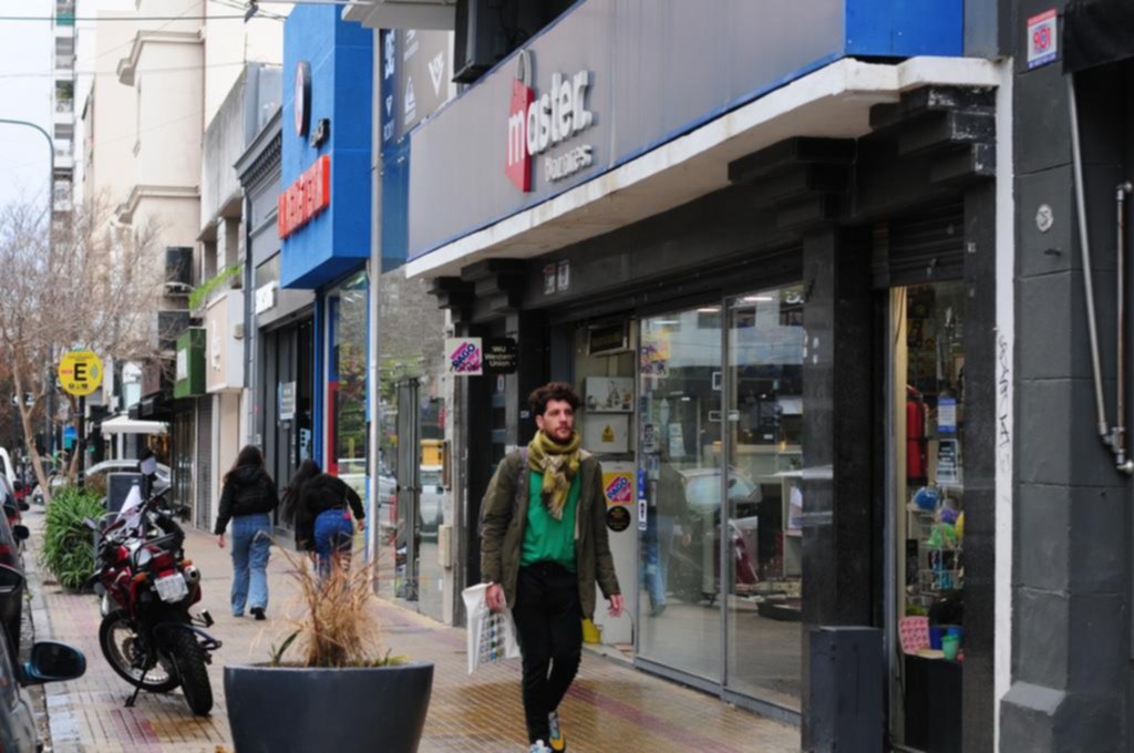 Ante la crisis, el comercio local no se tomó feriado