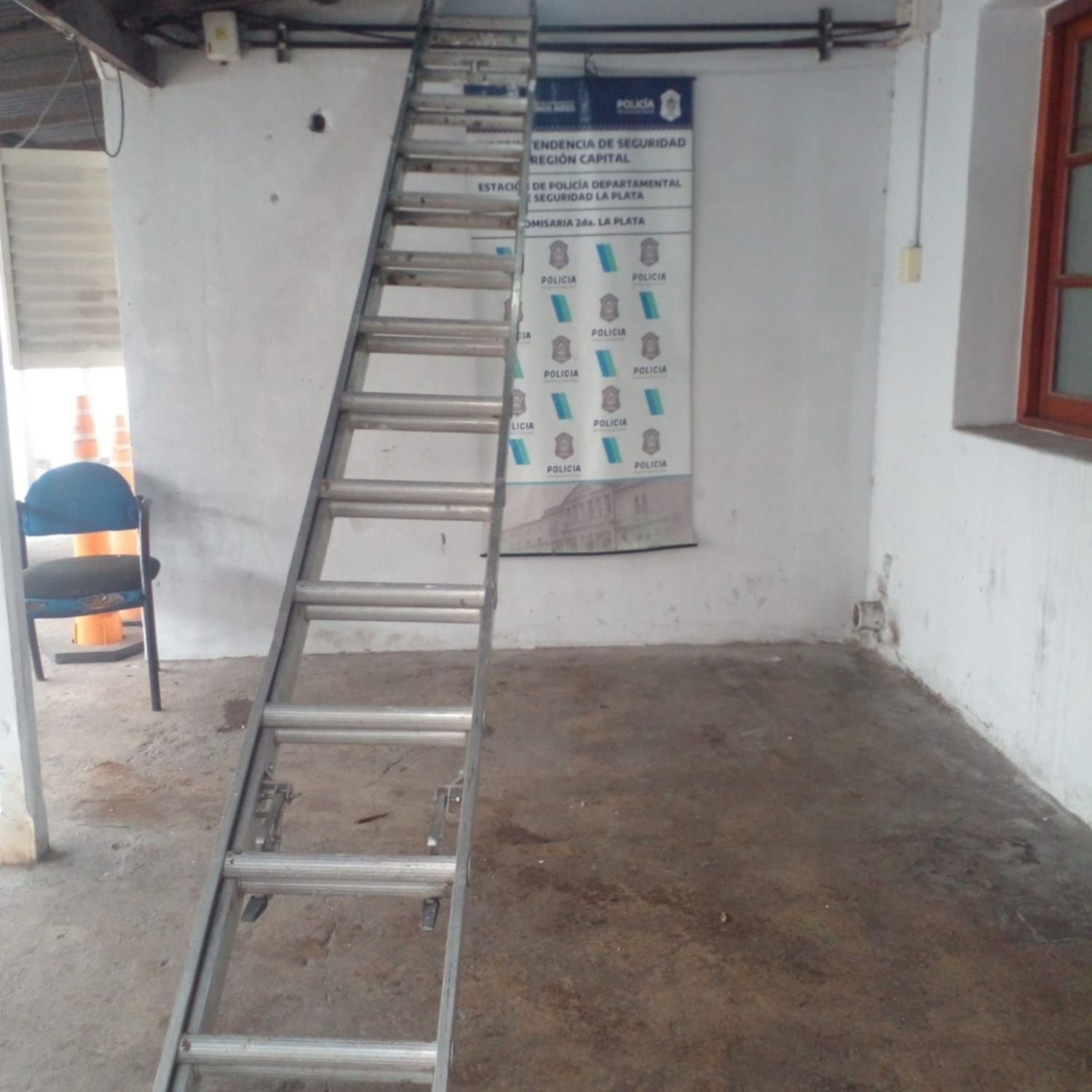 Cayeron "los escaladores" en La Plata: entraron en una planta alta y buscaban llevarse el botín con un flete