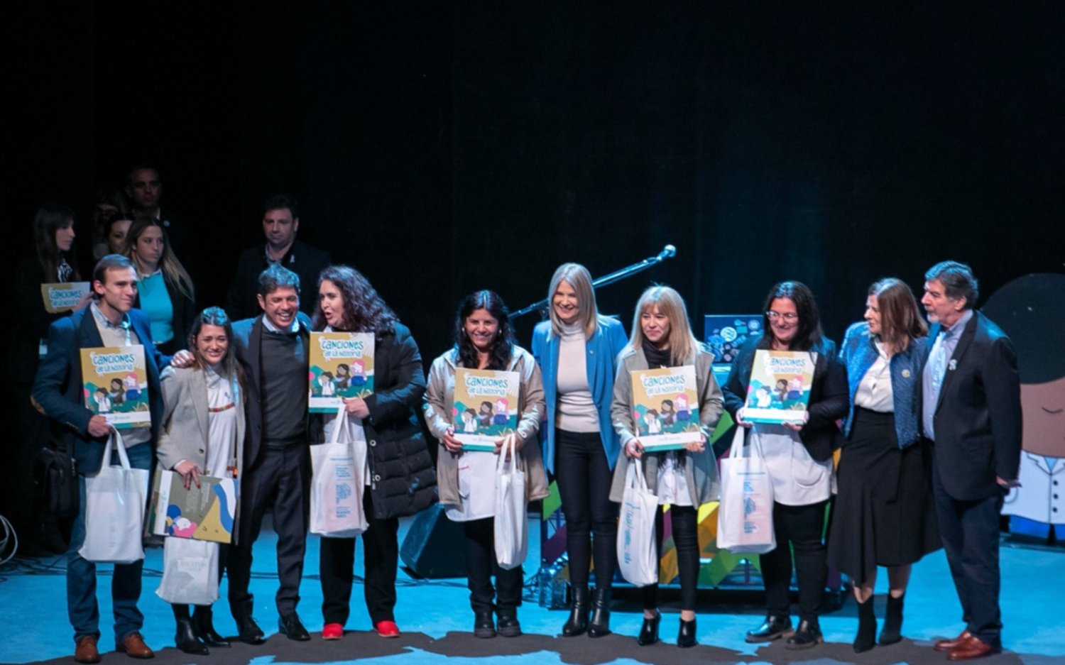 En el Teatro Argentino, alumnos de La Plata, Berisso y Ensenada prometieron lealtad a la bandera