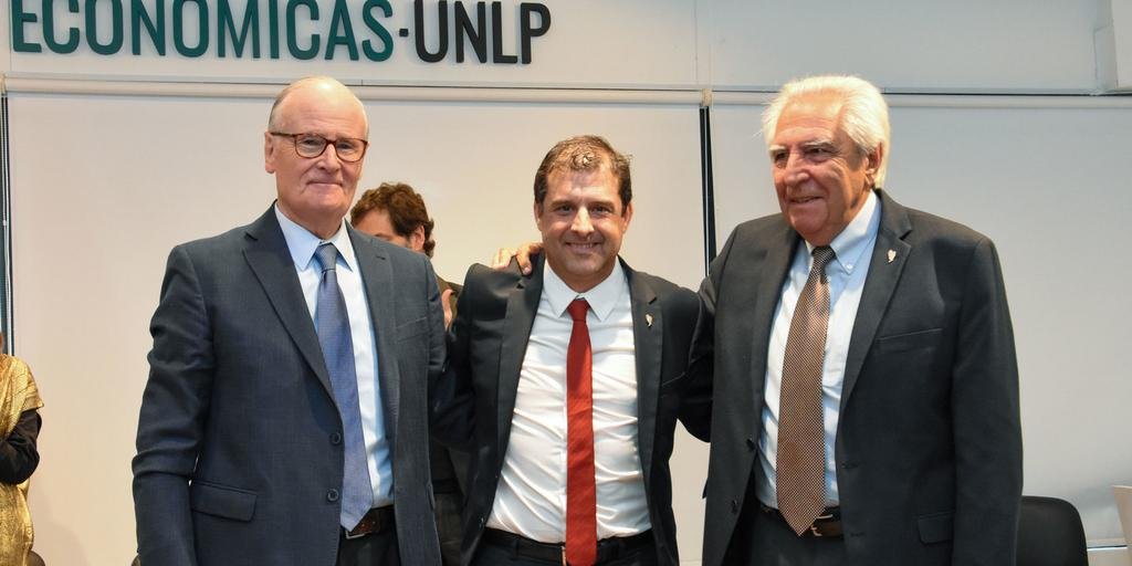 Emotivo reconocimiento en Ciencias Económicas