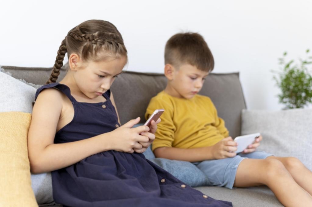 Adicción al celular: cómo evitarla en los chicos