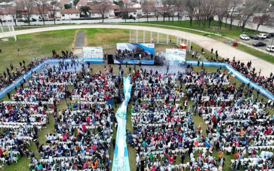 Tres mil alumnos de escuelas quilmeñas en la Jura a la bandera