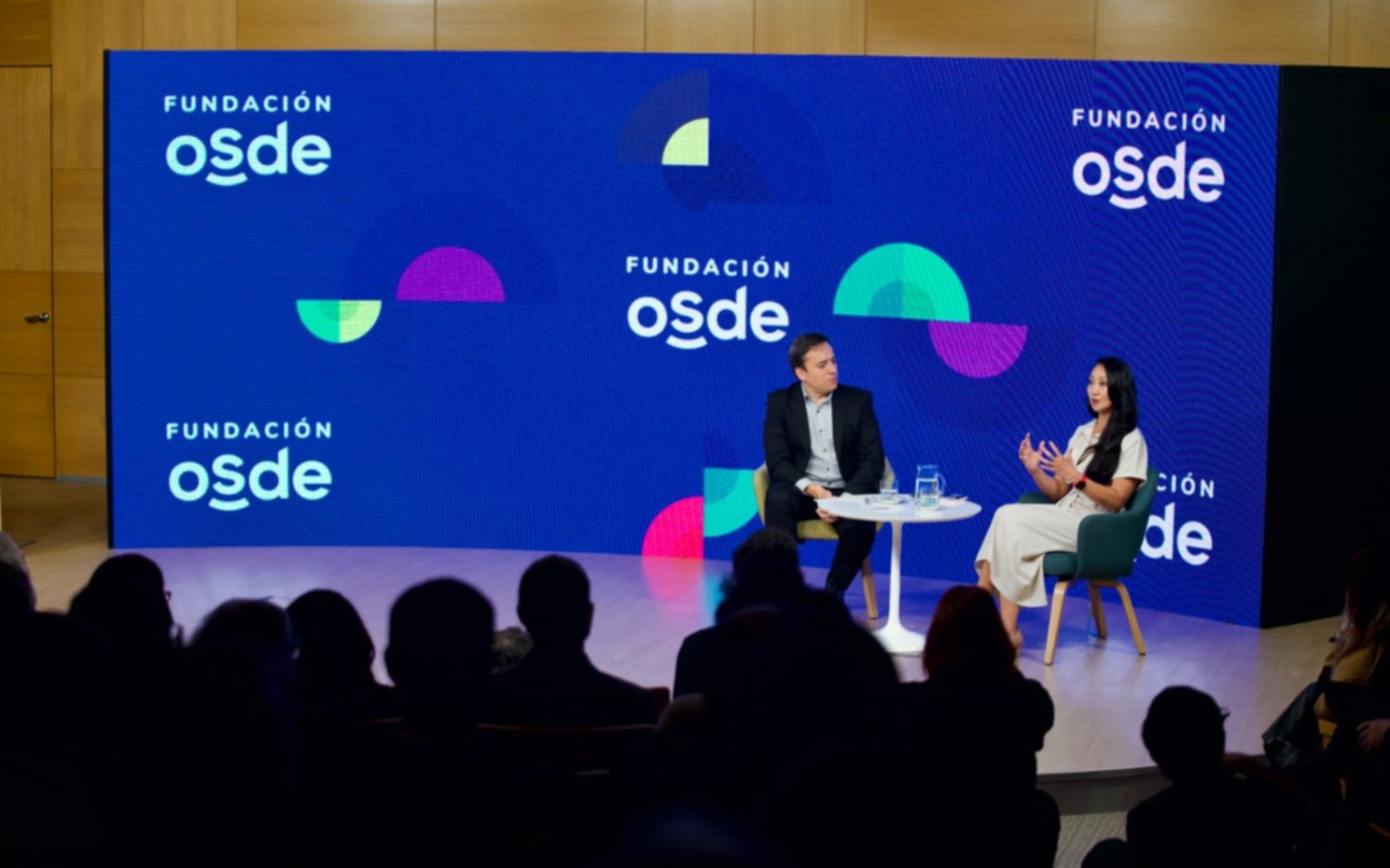 La experta en inteligencia artificial Rebeca Hwang brindó una charla en Argentina