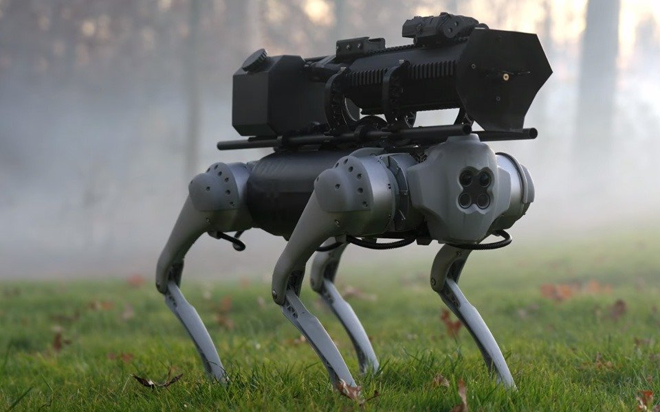 Un "perro caliente": presentaron a un robot equipado con un lanzallamas 