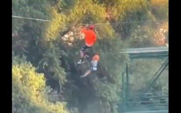 VIDEO. Así un nene cayó de una tirolesa y paralizó los corazones en México