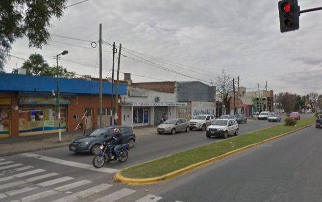 Conmoción en 13 y 72: murió yendo en auto al cardiólogo 