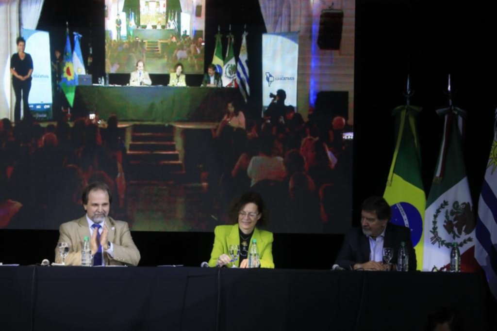 La Provincia descontaría el día a los auxiliares por el paro en las escuelas y sigue la polémica