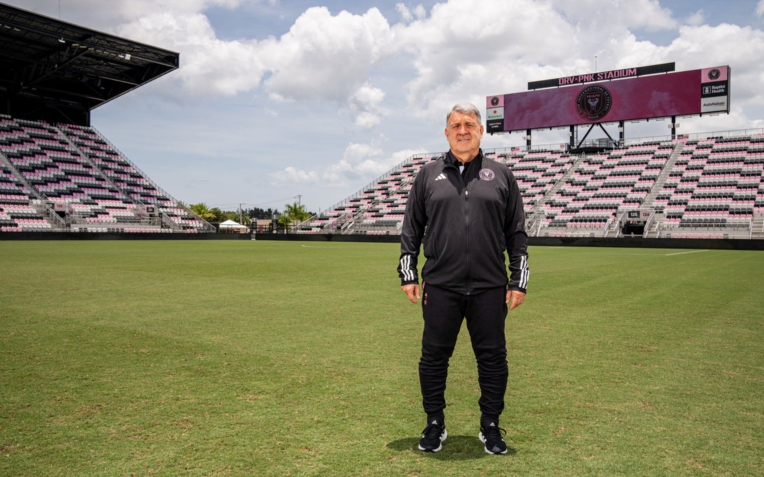 El "Tata" Martino fue nombrado director técnico del Inter de Miami y dirigirá a Messi nuevamente