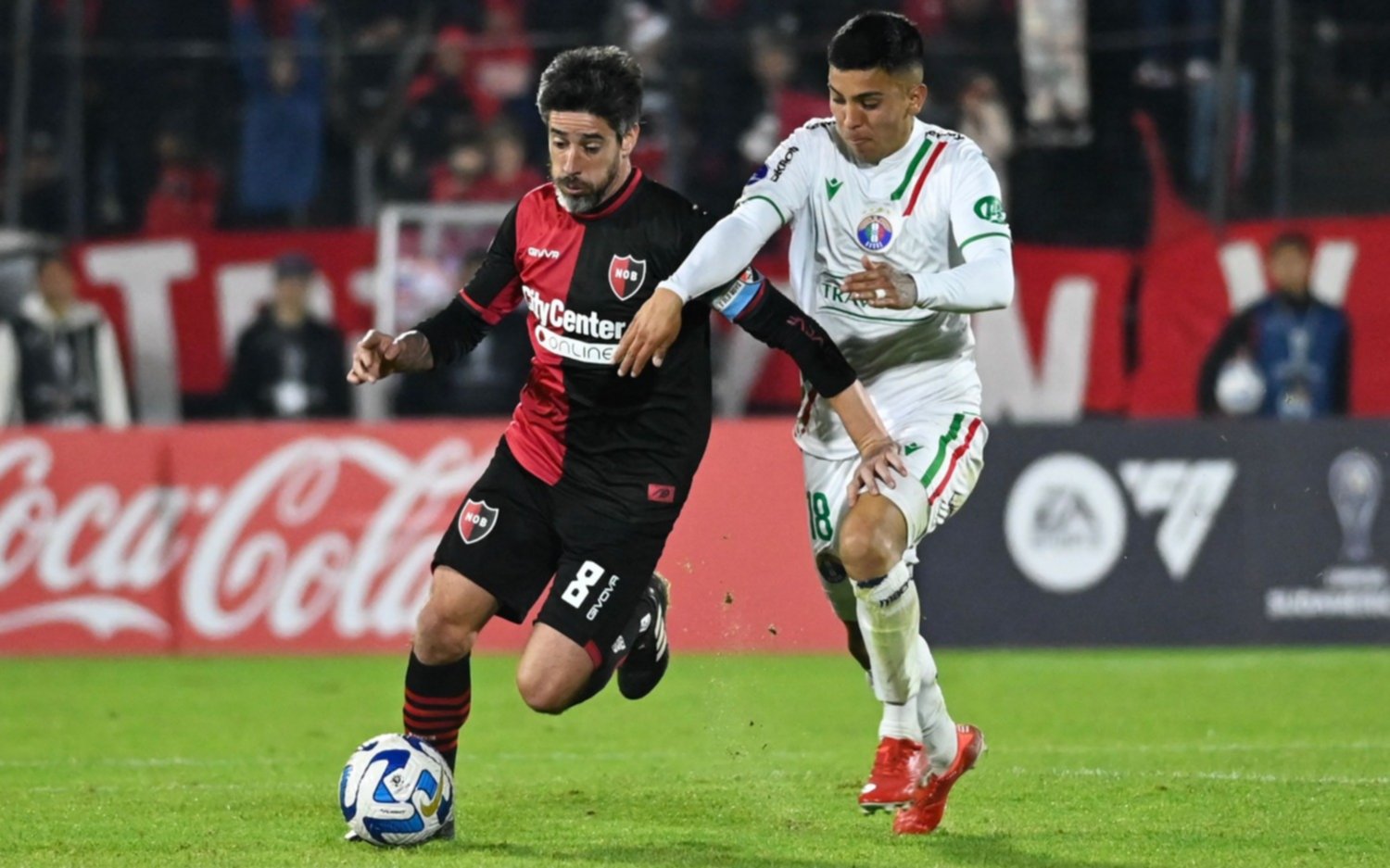 Newell's le empató sobre el final a Audax Italiano y clasificó primero por el Grupo E