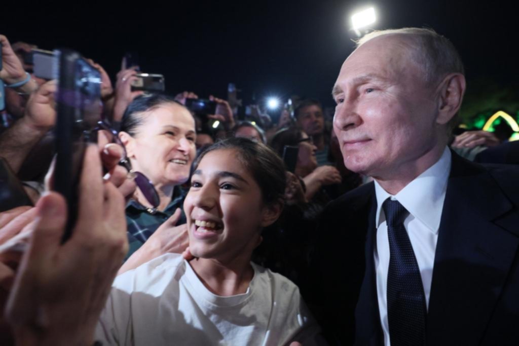 Putin se da un “baño de multitudes” y el Kremlin habla de “apoyo popular”