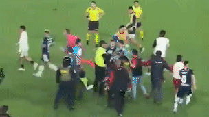 El insólito descargo del arquero de Universitario que le pegó el temerario rodillazo a un jugador de Gimnasia