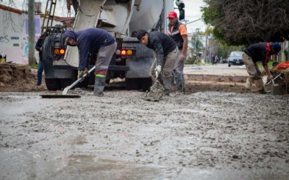 Siguen obras de pavimentación en barrios de Bernal Oeste