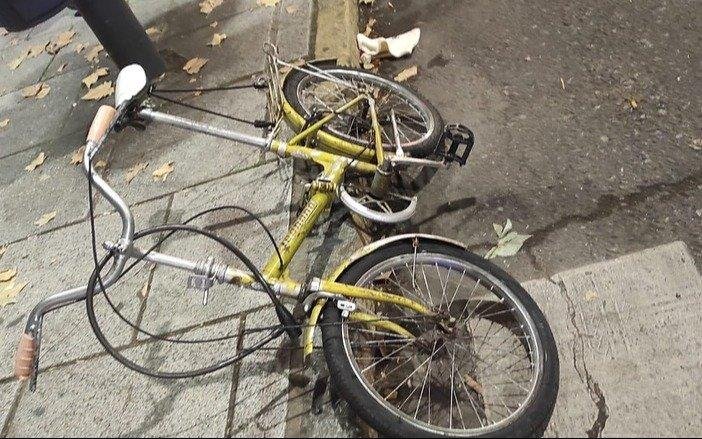 Un ciclista murió tras un siniestro en Plaza Moreno