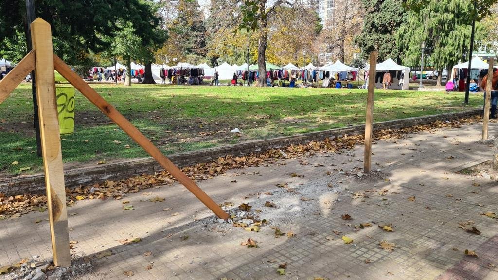 Mudan manteros y arrancan obras en Plaza Italia