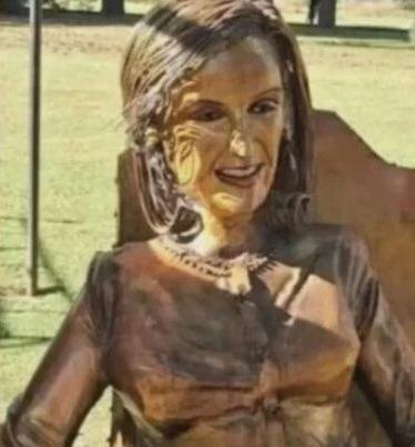 “No soy yo”, dijo Mirtha sobre la nueva estatua