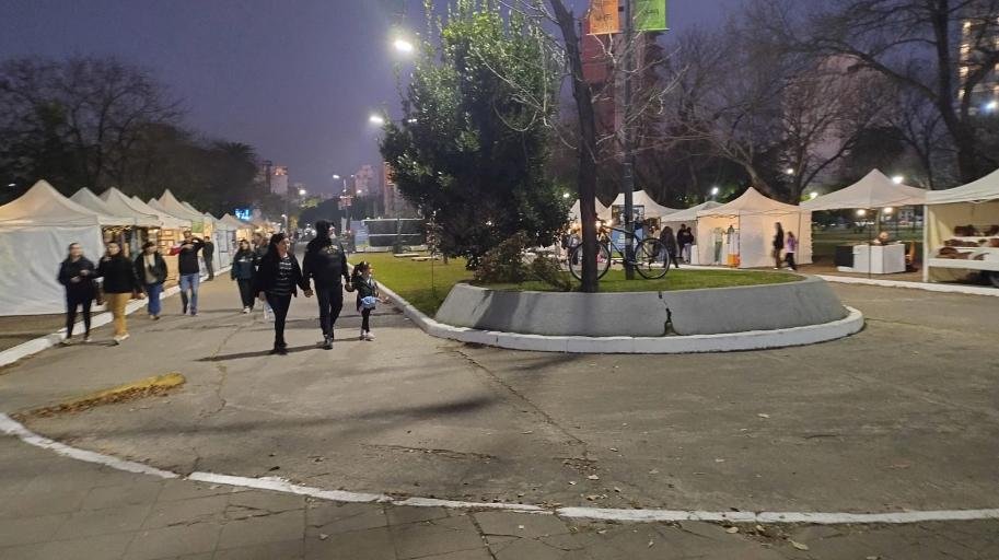 La Plata: calle sí, calle no, paredón, rampa o verde en la historia de las plazas