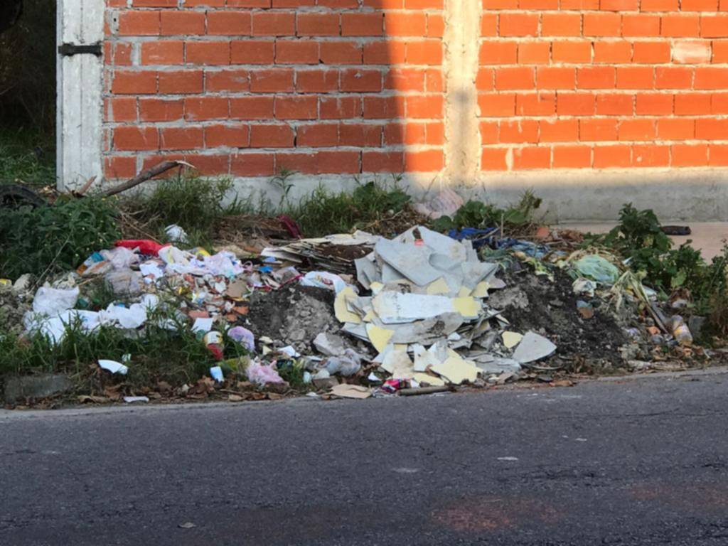 En Ringuelet, otro reclamo por desechos en la calle