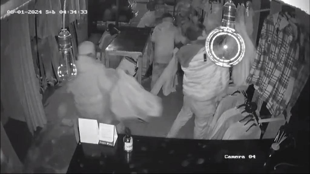 Continúa el descontrol juvenil: robos y daños en locales del centro platense