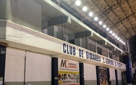 Gimnasia habló del incendio del micro en el que viajaban jugadores de vóley