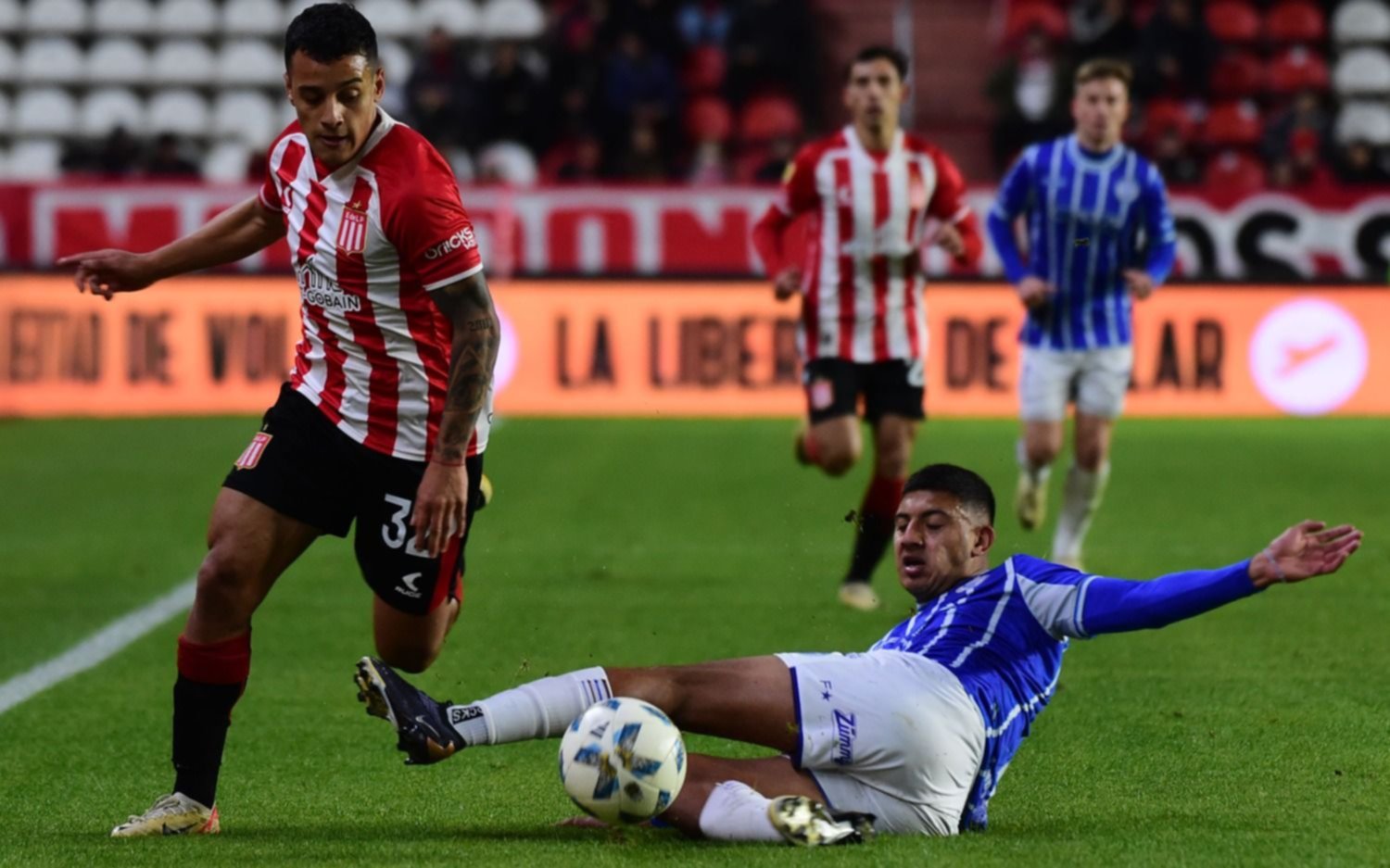 Estudiantes vs Godoy Cruz.- El Pincha, con más carácter que buen juego, terminó empatando 1 a 1 frente al Tomba en UNO