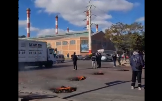 Familiares cortan calle para exigir Justicia por muerte de jubilada
