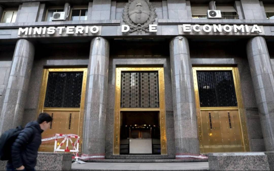 El Gobierno reconoció que habrá déficit en junio por el pago de los aguinaldos
