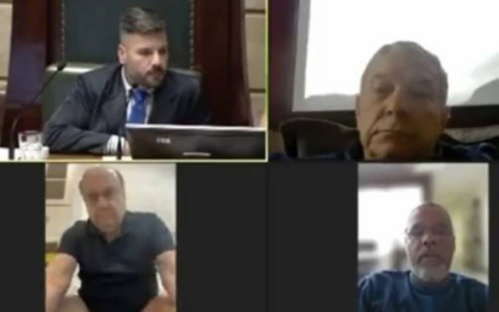 La insólita forma en la que un político de Brasil atendió una videoconferencia: en el baño, sentado en el inodoro