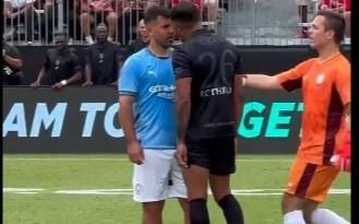 VIDEO. ¡Se picó! El Kun Agüero reaccionó a una violenta patada en un torneo amateur y se enfrentó cara a cara a su rival