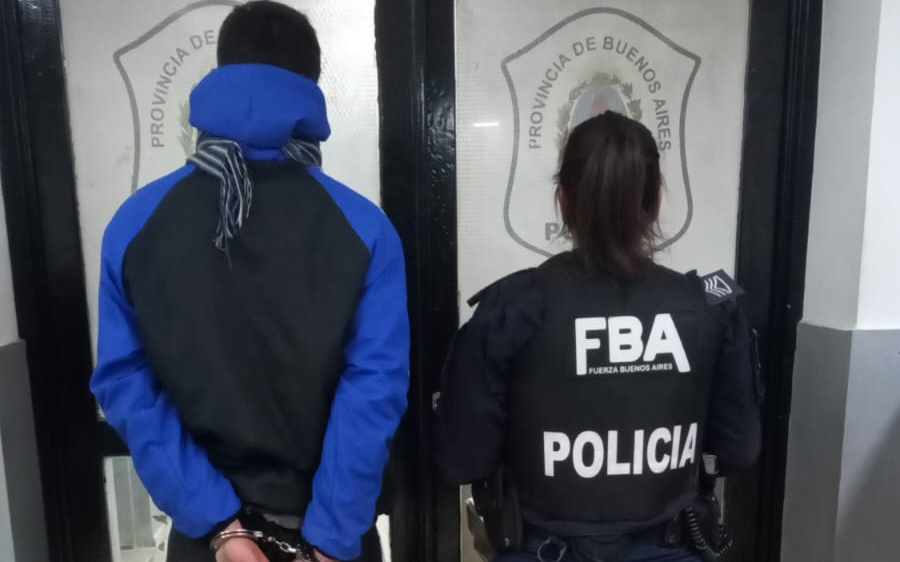 Los Hornos: detienen a un boquetero en pleno robo