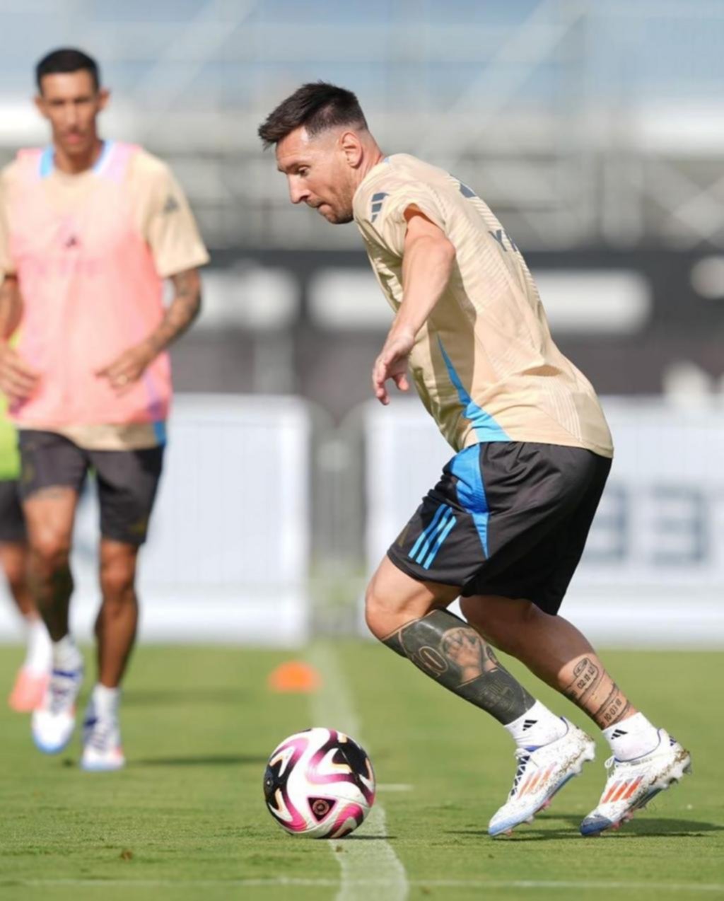 Con Messi, Scaloni piensa en un mix para el primer amistoso ante Ecuador